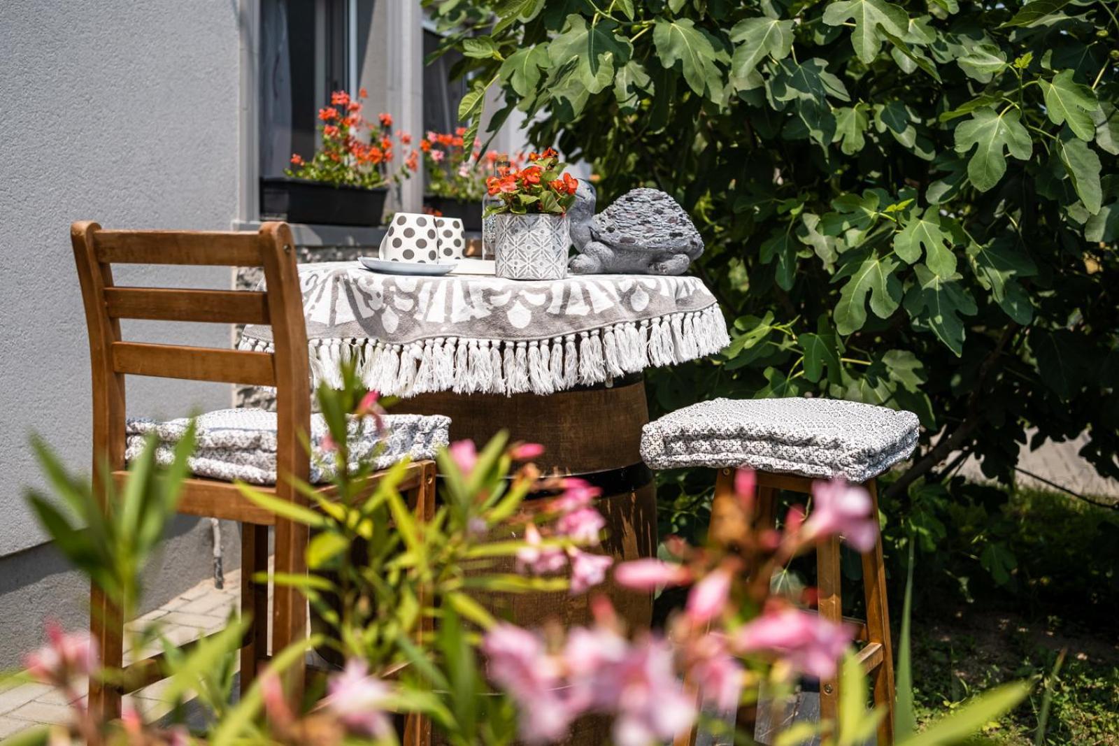 Szuerke Vendeghaz Balatonkenesen Apartment Exterior photo
